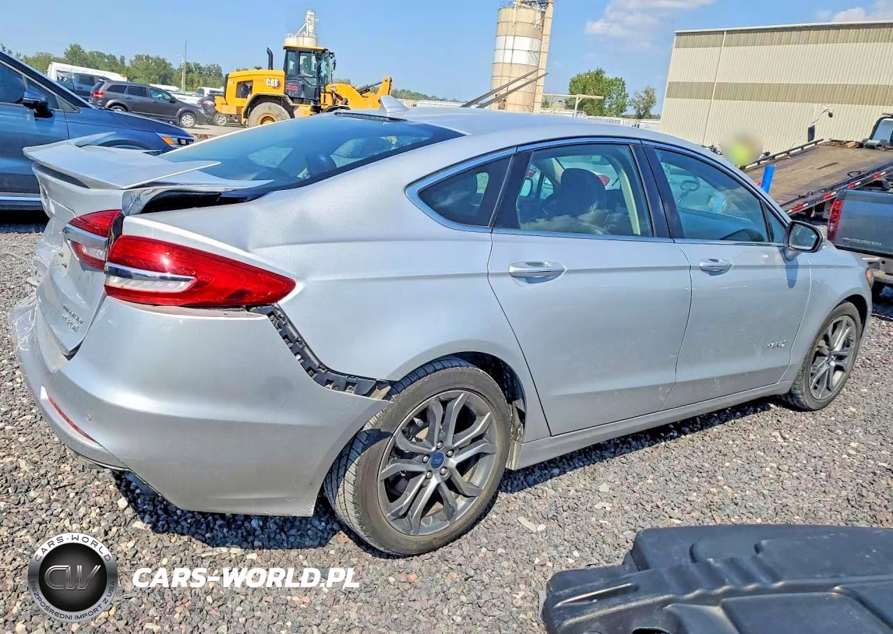 2019 Ford Fusion Titanium VIN:3FA6P0RU2KR241837 - 3