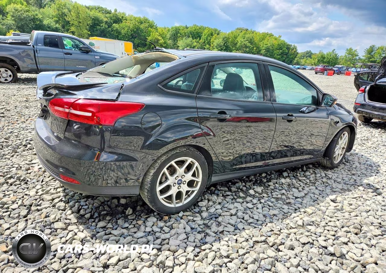 2015 Ford Focus Se VIN:1FADP3F24FL353250 - 3