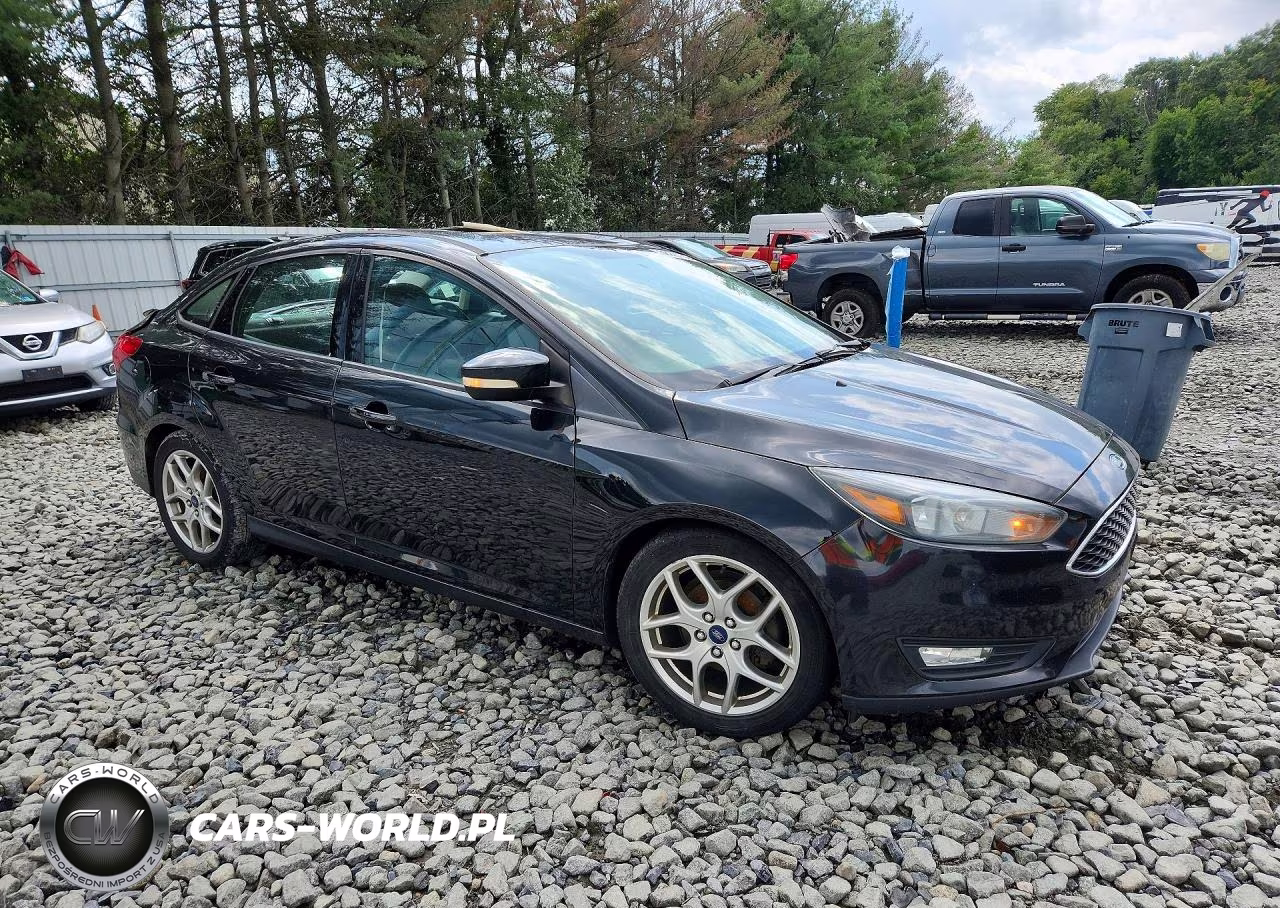 2015 Ford Focus Se VIN:1FADP3F24FL353250 - 4