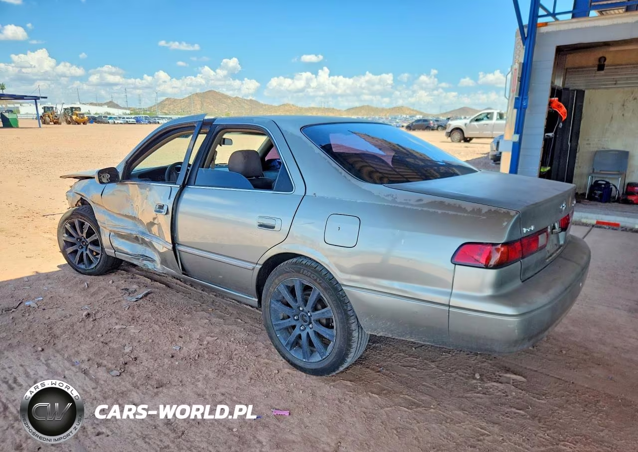 1999 Toyota Camry Le VIN:JT2BG28KXX0283841 - 2