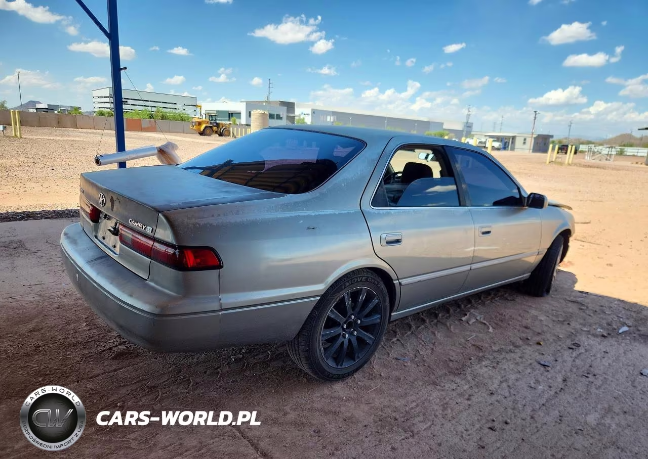 1999 Toyota Camry Le VIN:JT2BG28KXX0283841 - 3