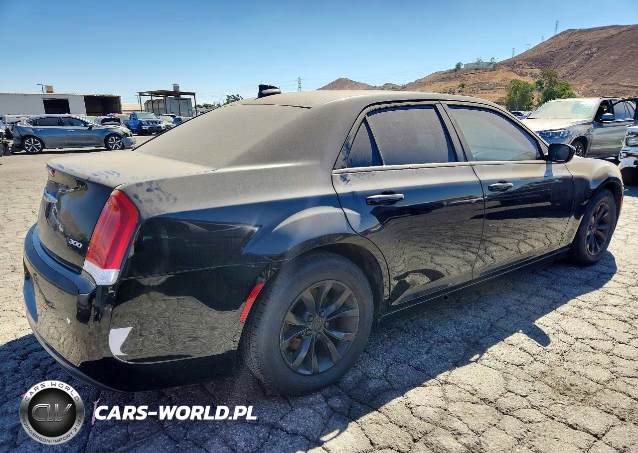 2015 Chrysler 300 Limited VIN:2C3CCAAG0FH813885 - 3