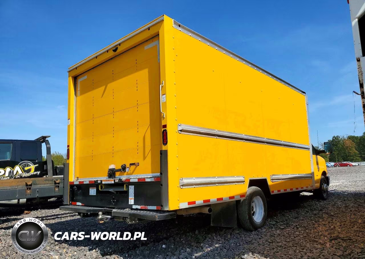 2022 GMC Savana Box Truck VIN:7GZ37TC71NN010942 - 3