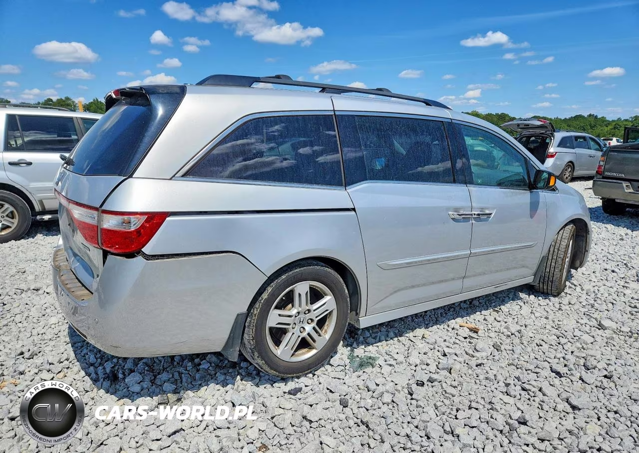 2011 Honda Odyssey Touring VIN:5FNRL5H97BB041194 - 3