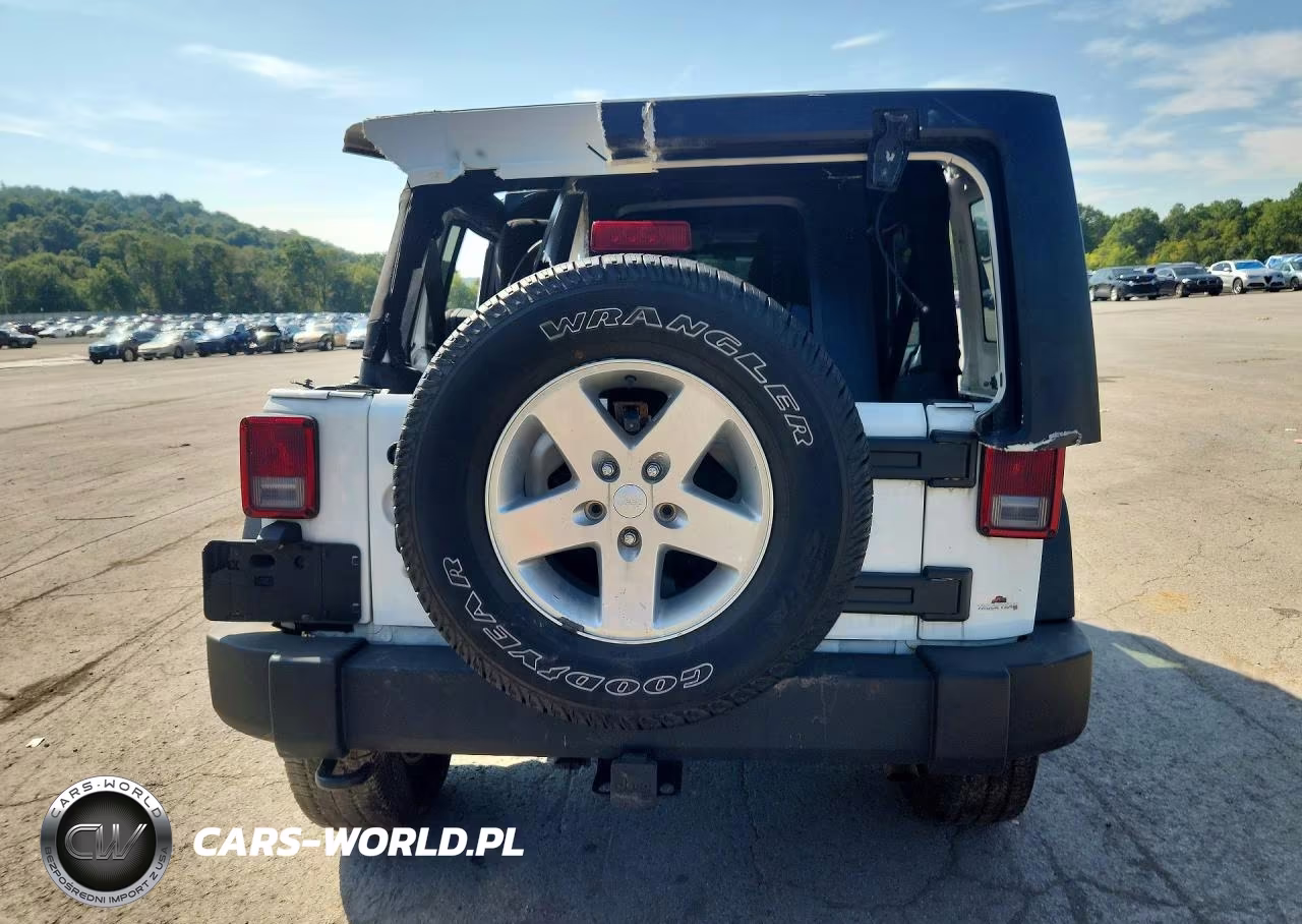 2015 Jeep Wrangler Unlimited Sport VIN:1C4HJWDG5FL515724 - 6