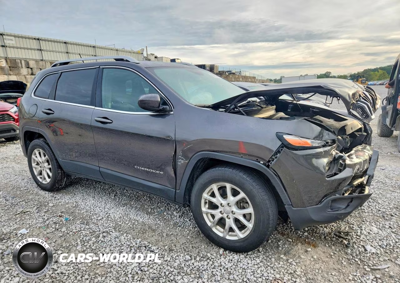 2015 Jeep Cherokee Latitude VIN:1C4PJMCB3FW571813 - 4