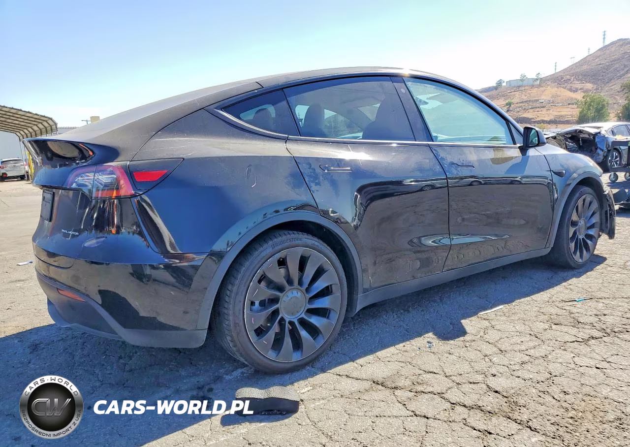 2020 Tesla Model Y VIN:5YJYGDEE3LF051556 - 3