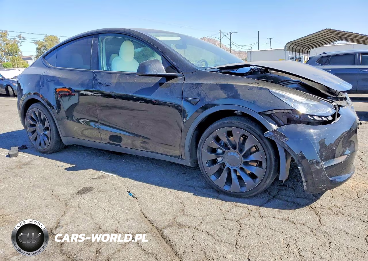 2020 Tesla Model Y VIN:5YJYGDEE3LF051556 - 4
