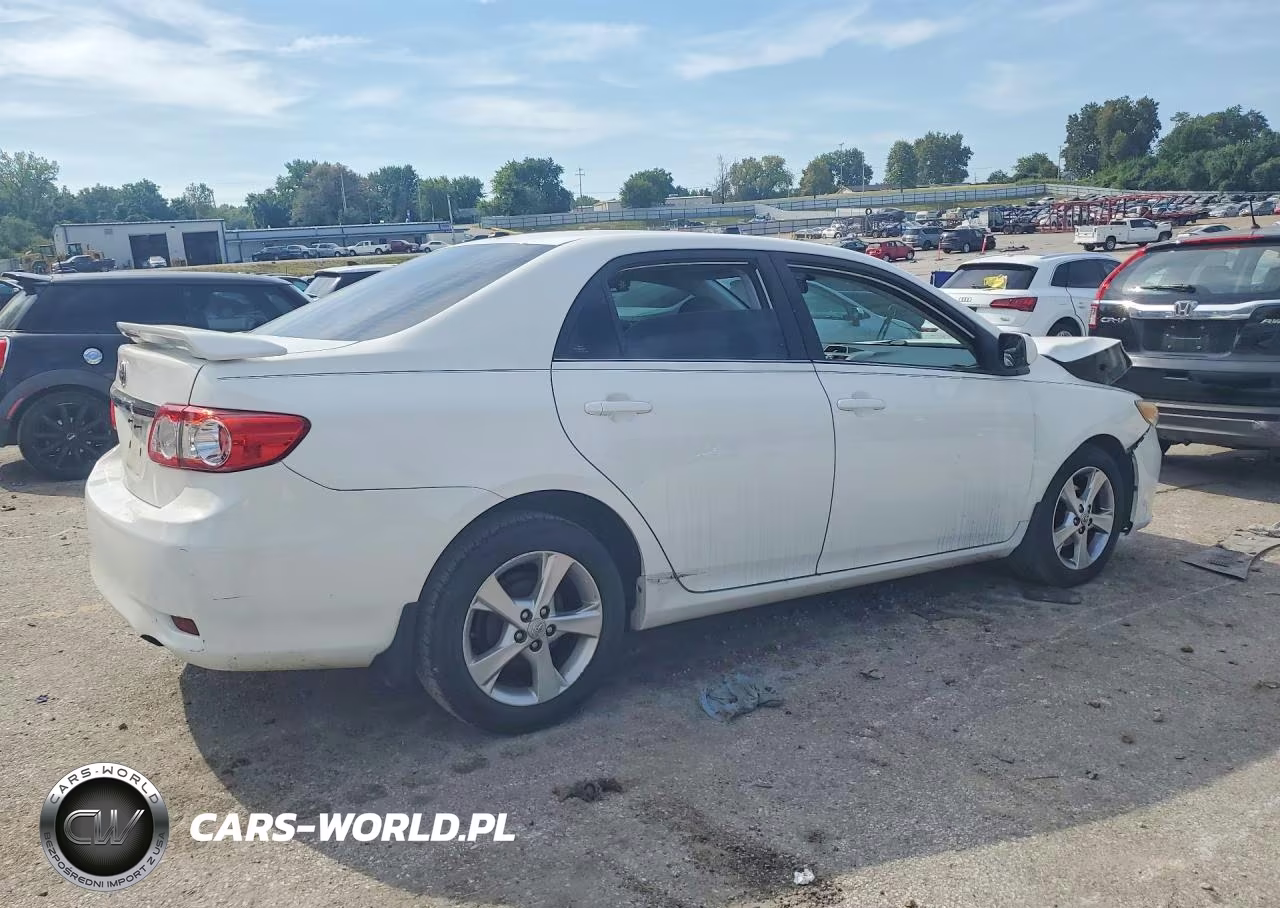 2013 Toyota Corolla Le VIN:5YFBU4EE5DP151212 - 3