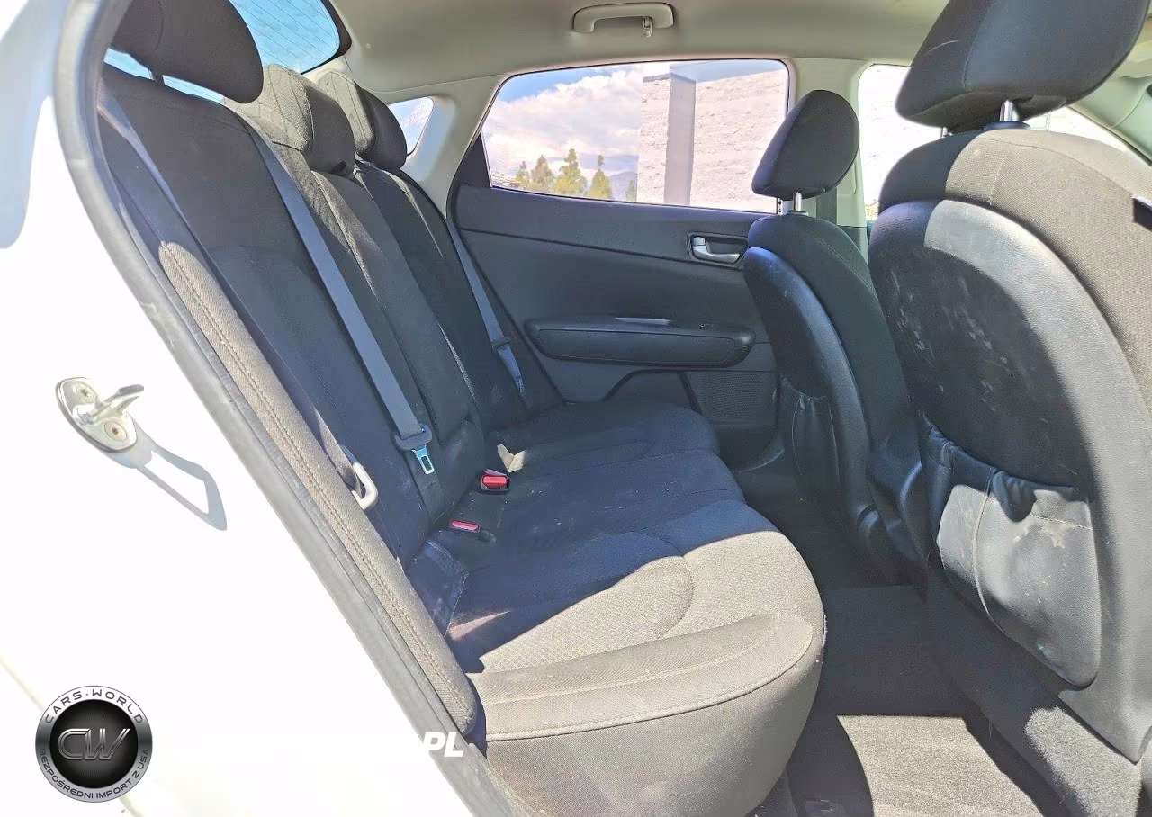 2018 Kia Optima Lx VIN:5XXGT4L31JG271667 - 10