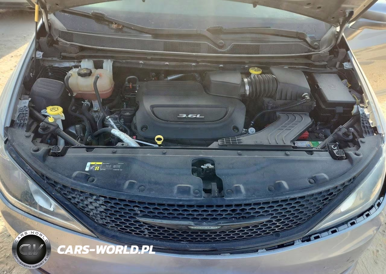 2018 Chrysler Pacifica Touring L Plus VIN:2C4RC1EG0JR237315 - 12