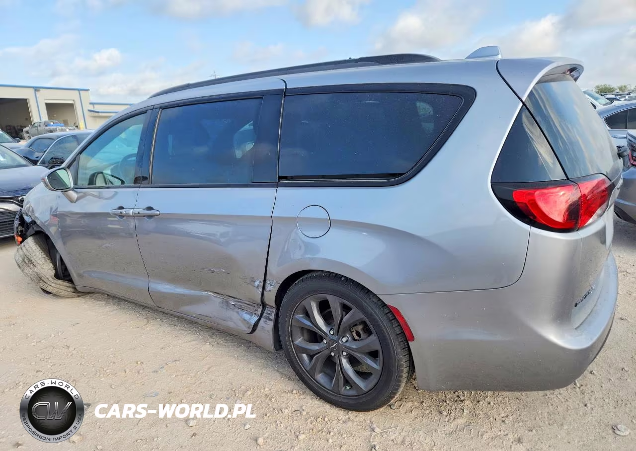 2018 Chrysler Pacifica Touring L Plus VIN:2C4RC1EG0JR237315 - 2