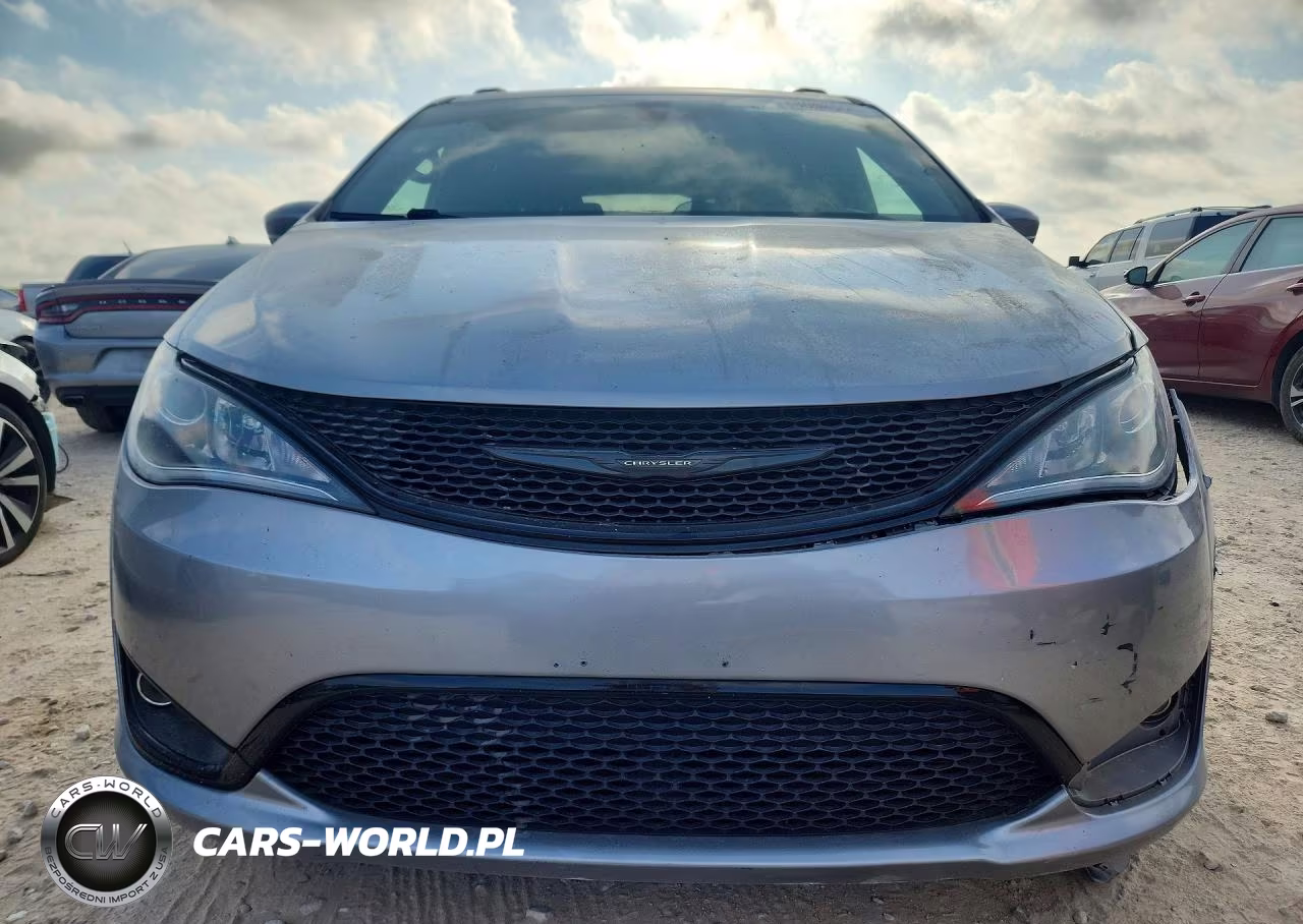 2018 Chrysler Pacifica Touring L Plus VIN:2C4RC1EG0JR237315 - 5