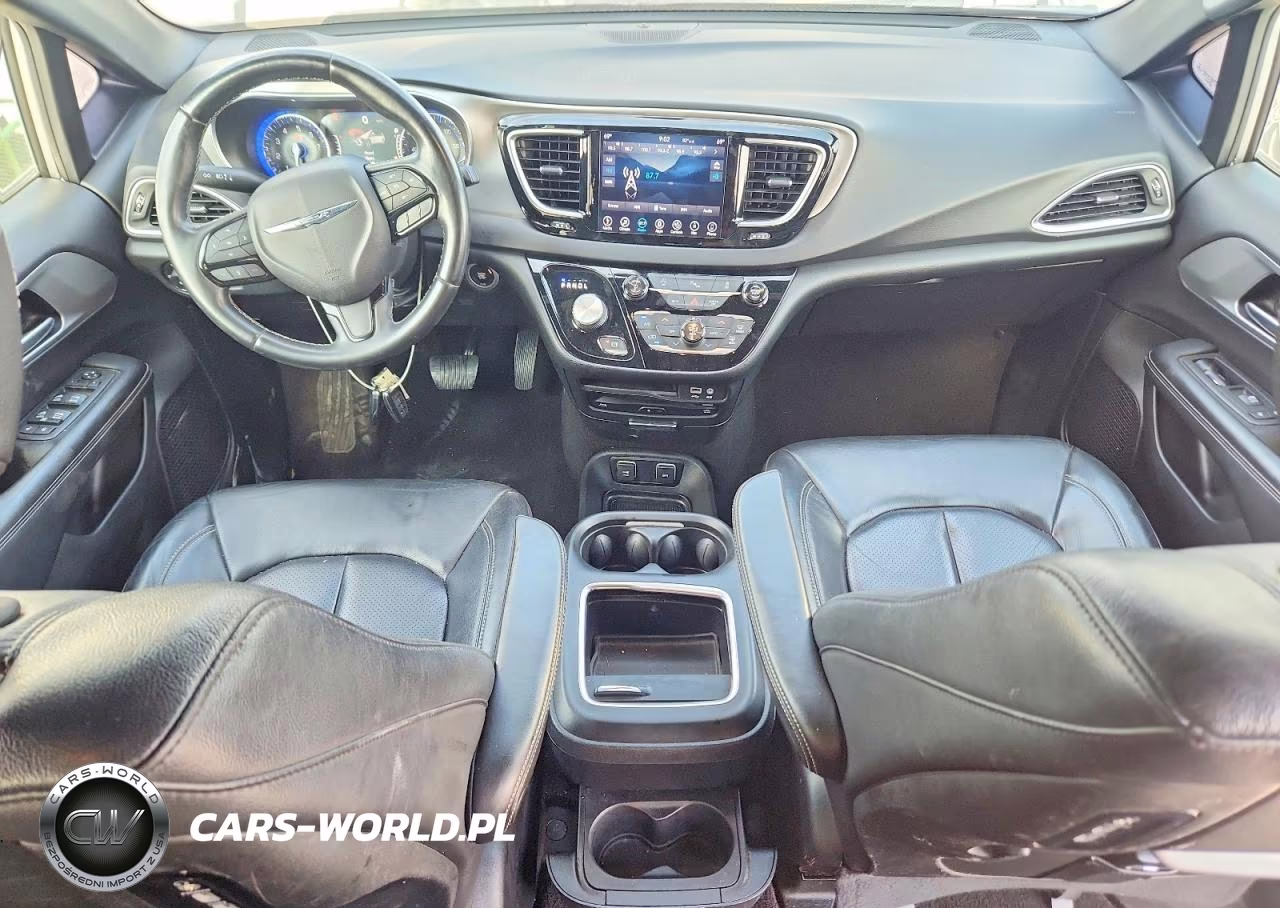 2018 Chrysler Pacifica Touring L Plus VIN:2C4RC1EG0JR237315 - 8