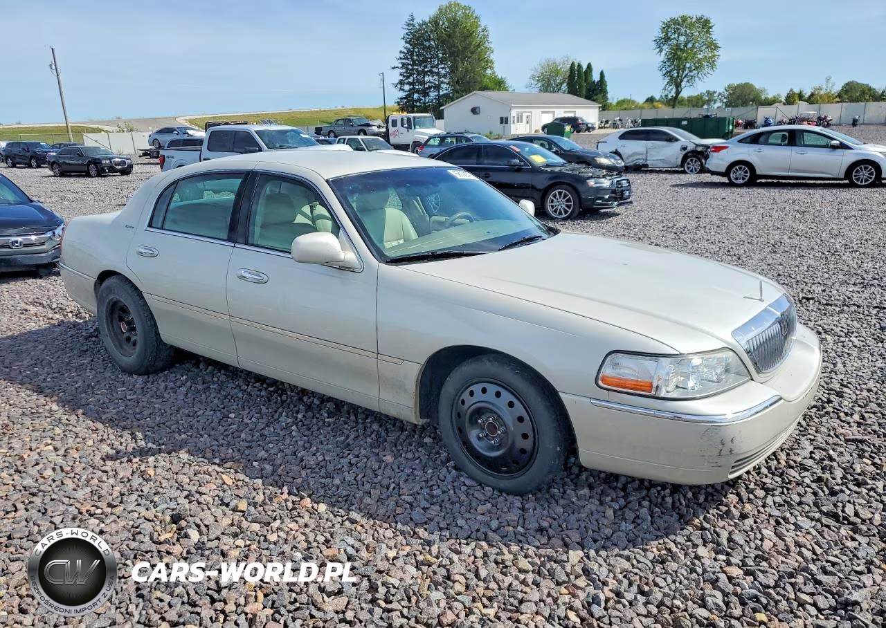 2005 Lincoln Town Car Signature VIN:1LNHM81W55Y660144 - 4