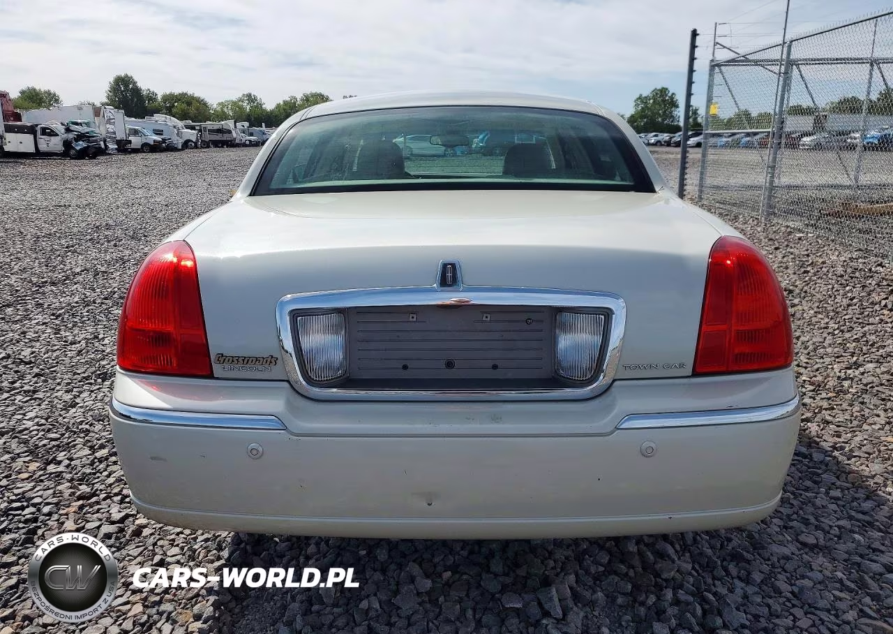 2005 Lincoln Town Car Signature VIN:1LNHM81W55Y660144 - 6