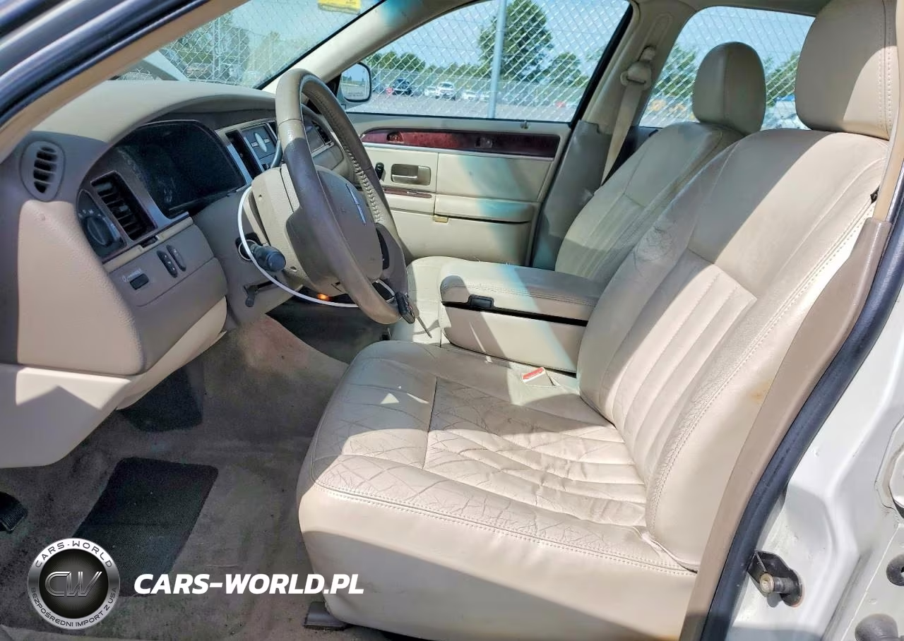 2005 Lincoln Town Car Signature VIN:1LNHM81W55Y660144 - 7