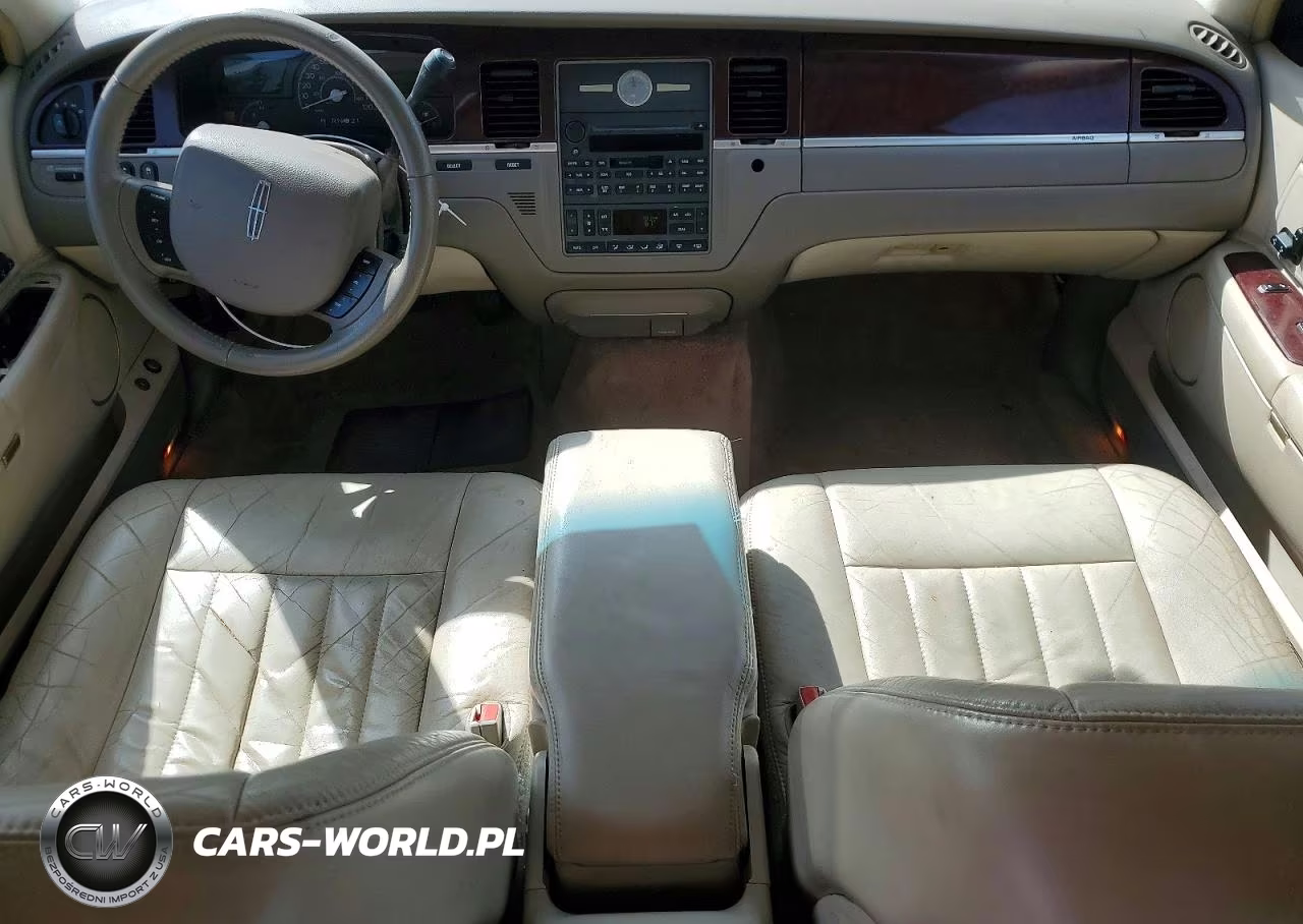 2005 Lincoln Town Car Signature VIN:1LNHM81W55Y660144 - 8