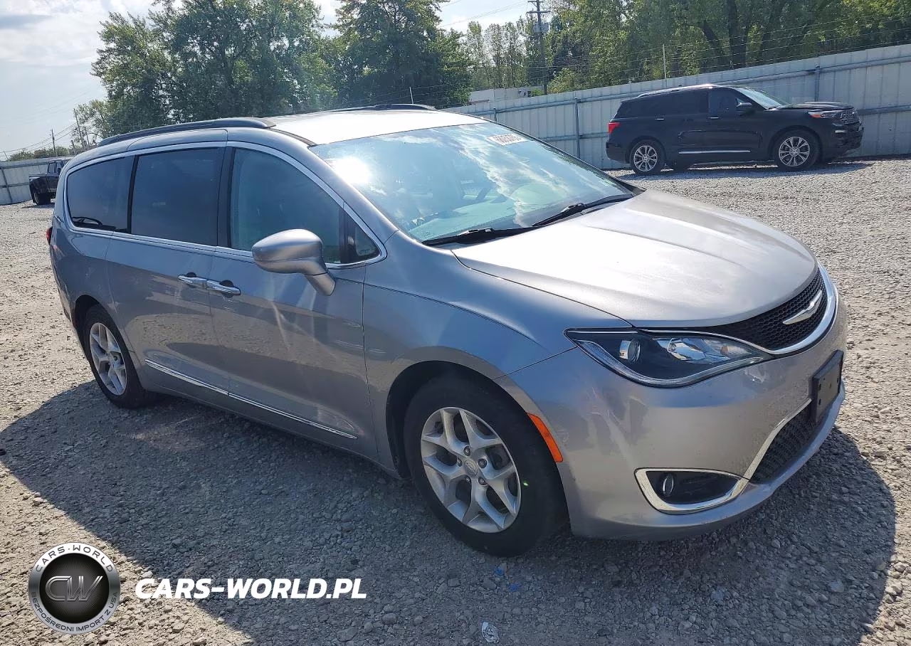 2017 Chrysler Pacifica Touring L VIN:2C4RC1BG2HR816479 - 4