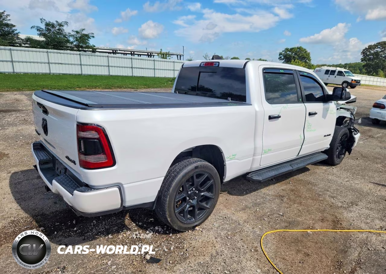 2023 Ram 1500 Laramie VIN:1C6SRFRT8PN500586 - 3
