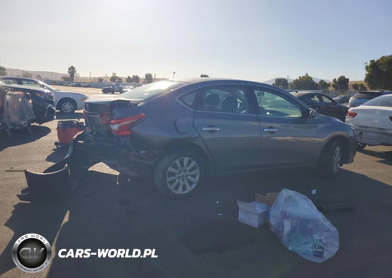 2018 Nissan Sentra S VIN:3N1AB7AP9JY301377 - 3