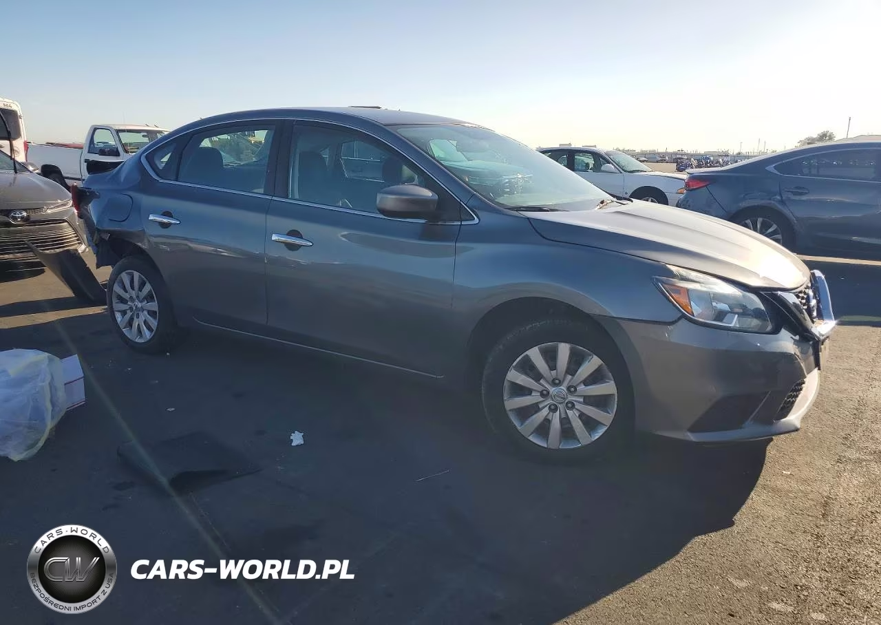 2018 Nissan Sentra S VIN:3N1AB7AP9JY301377 - 4