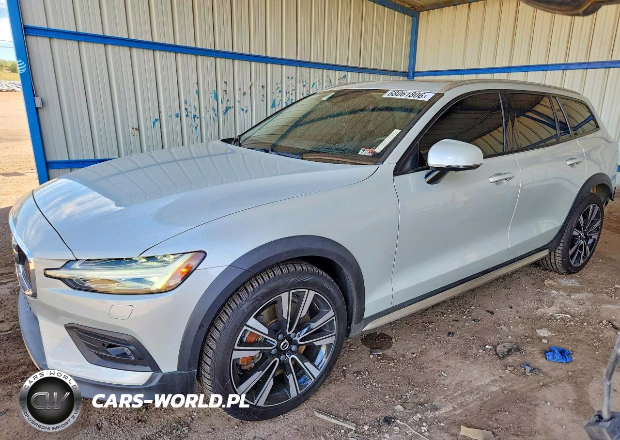 2020 Volvo V60 Cross Country T5 Momentum – zdjęcie 1 z 12