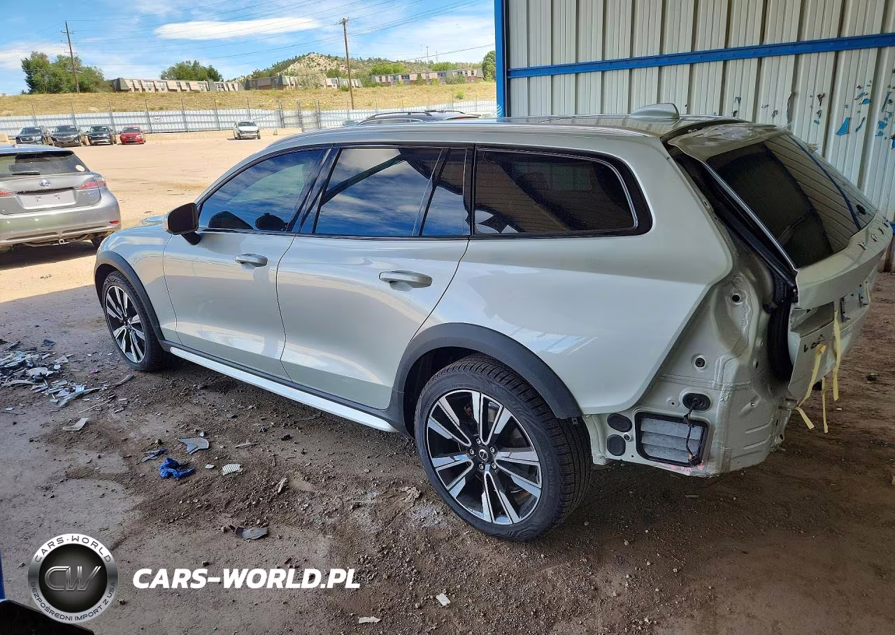 2020 Volvo V60 Cross Country T5 Momentum VIN:YV4102WK7L1030195 - 2