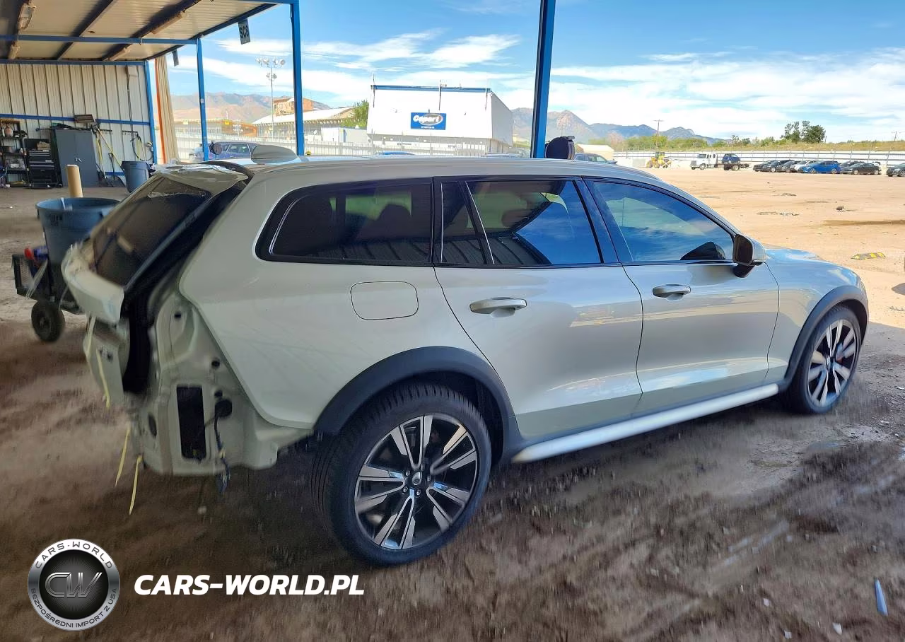 2020 Volvo V60 Cross Country T5 Momentum VIN:YV4102WK7L1030195 - 3