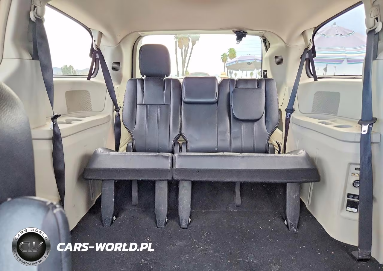 2013 Chrysler Town & Country Touring VIN:2C4RC1BG5DR741707 - 10