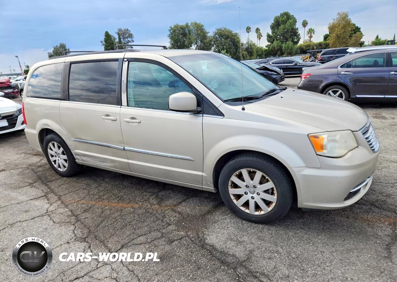 2013 Chrysler Town & Country Touring VIN:2C4RC1BG5DR741707 - 4