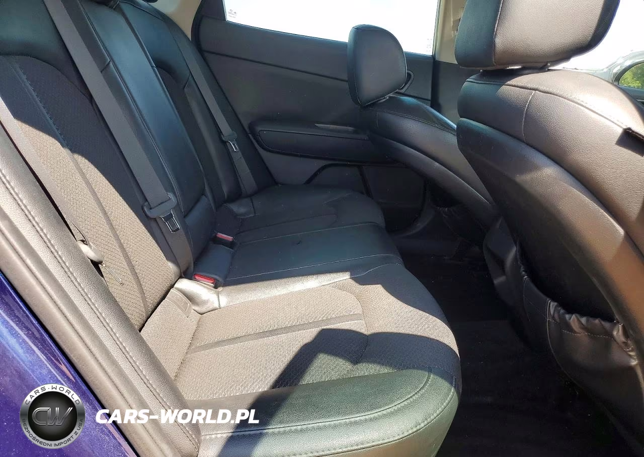 2018 Kia Optima S VIN:5XXGT4L30JG247621 - 10
