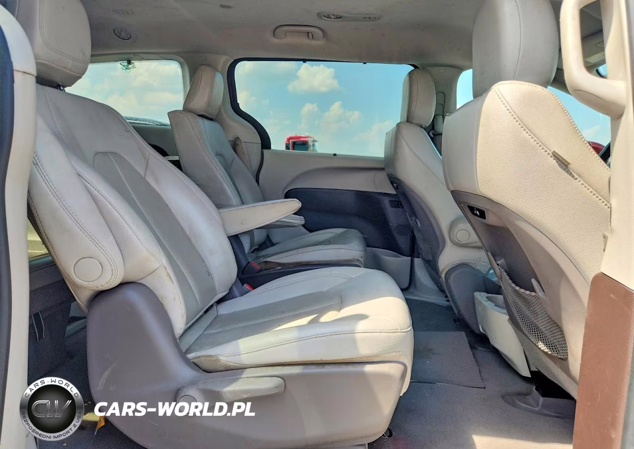 2021 Chrysler Pacifica Hybrid Touring L VIN:2C4RC1L73MR599680 - 11