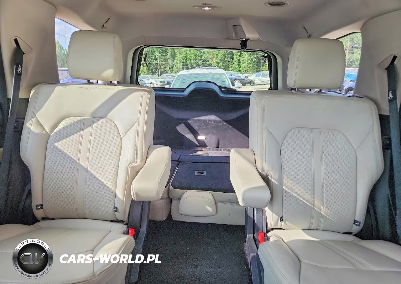 2019 Ford Expedition Platinum VIN:1FMJU1MT9KEA30442 - 10
