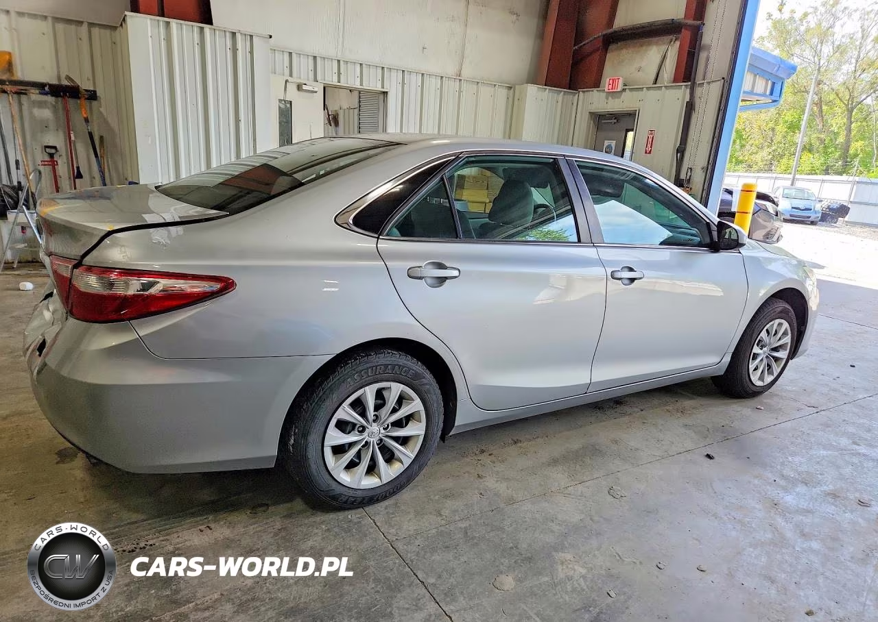 2017 Toyota Camry Le VIN:4T1BF1FK7HU780326 - 3