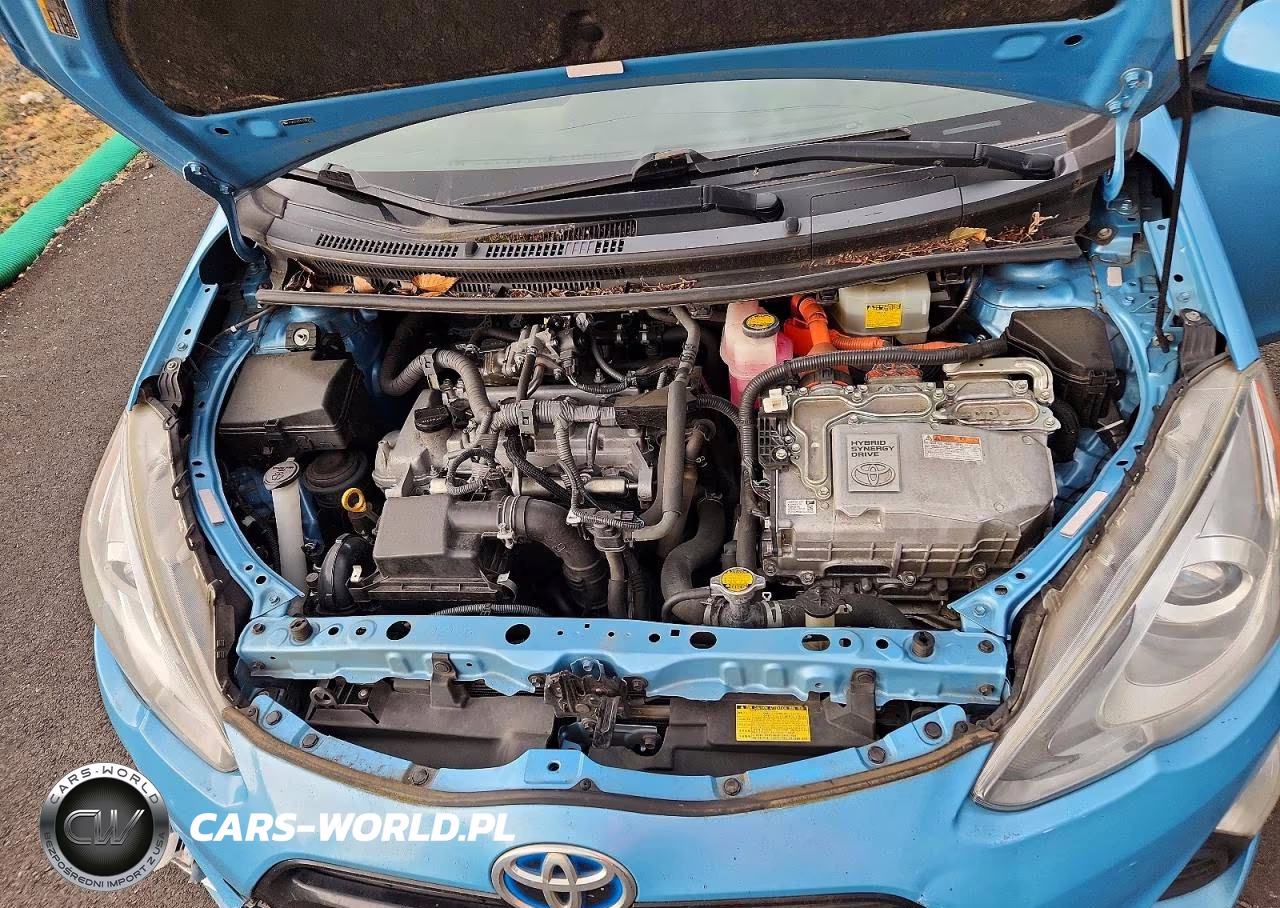 2015 Toyota Prius C Two VIN:JTDKDTB37F1089722 - 11