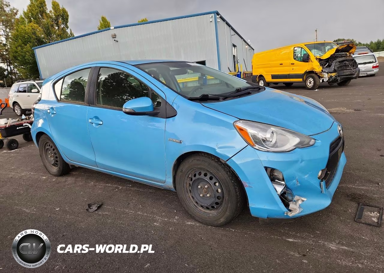2015 Toyota Prius C Two VIN:JTDKDTB37F1089722 - 4