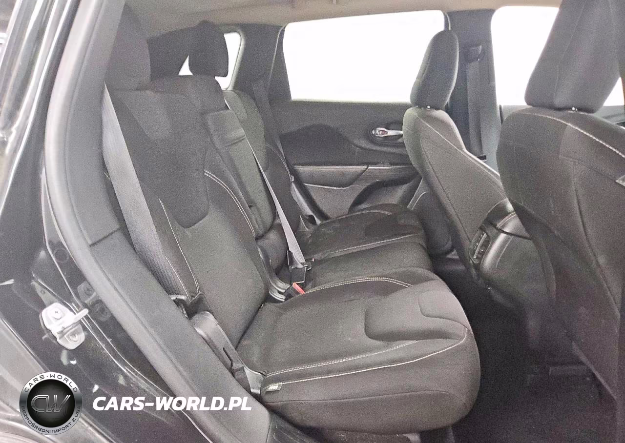 2015 Jeep Cherokee Latitude VIN:1C4PJLCBXFW573634 - 10