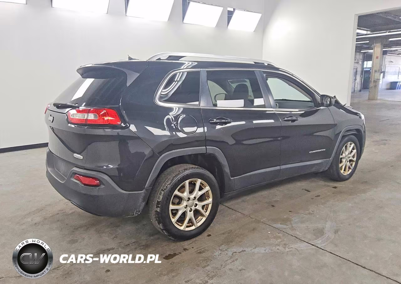 2015 Jeep Cherokee Latitude VIN:1C4PJLCBXFW573634 - 3