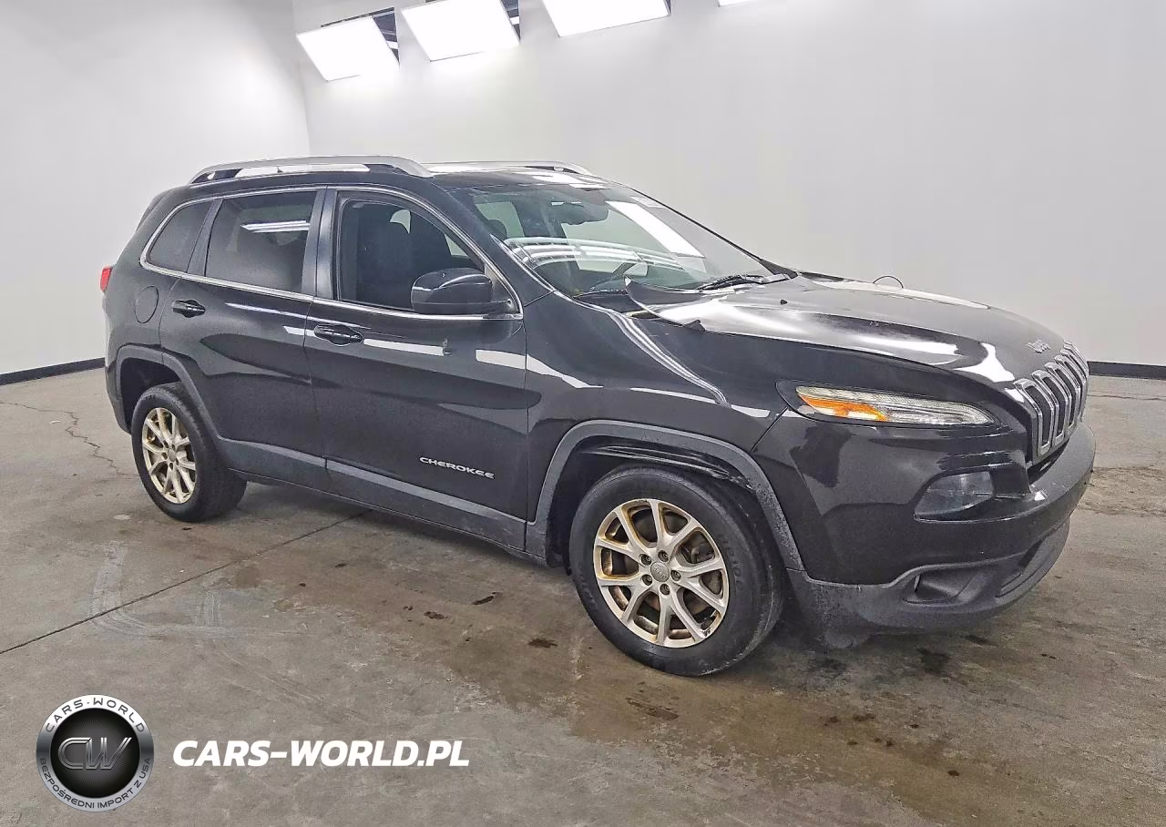 2015 Jeep Cherokee Latitude VIN:1C4PJLCBXFW573634 - 4