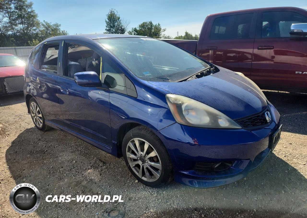 2013 Honda Fit Sport VIN:JHMGE8H50DC039074 - 4