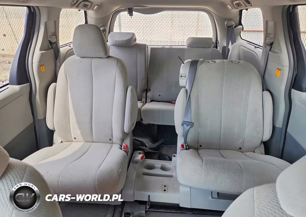 2011 Toyota Sienna Le VIN:5TDKK3DCXBS040711 - 10
