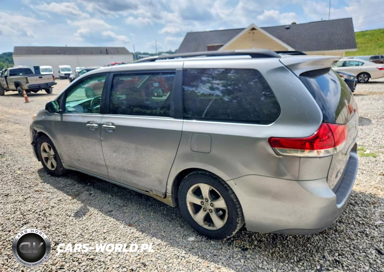 2011 Toyota Sienna Le VIN:5TDKK3DCXBS040711 - 2