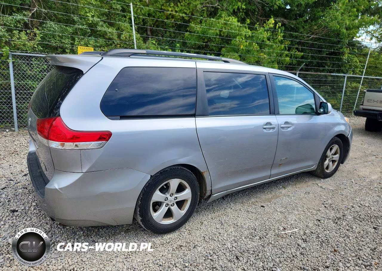 2011 Toyota Sienna Le VIN:5TDKK3DCXBS040711 - 3