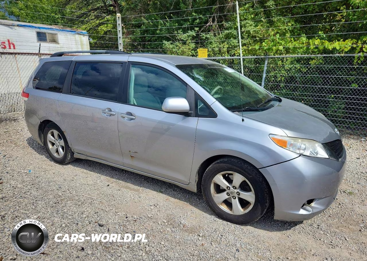 2011 Toyota Sienna Le VIN:5TDKK3DCXBS040711 - 4