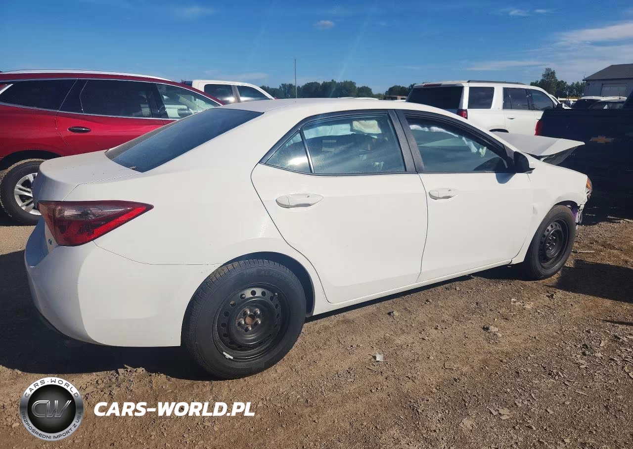 2018 Toyota Corolla Le VIN:2T1BURHE6JC034288 - 3