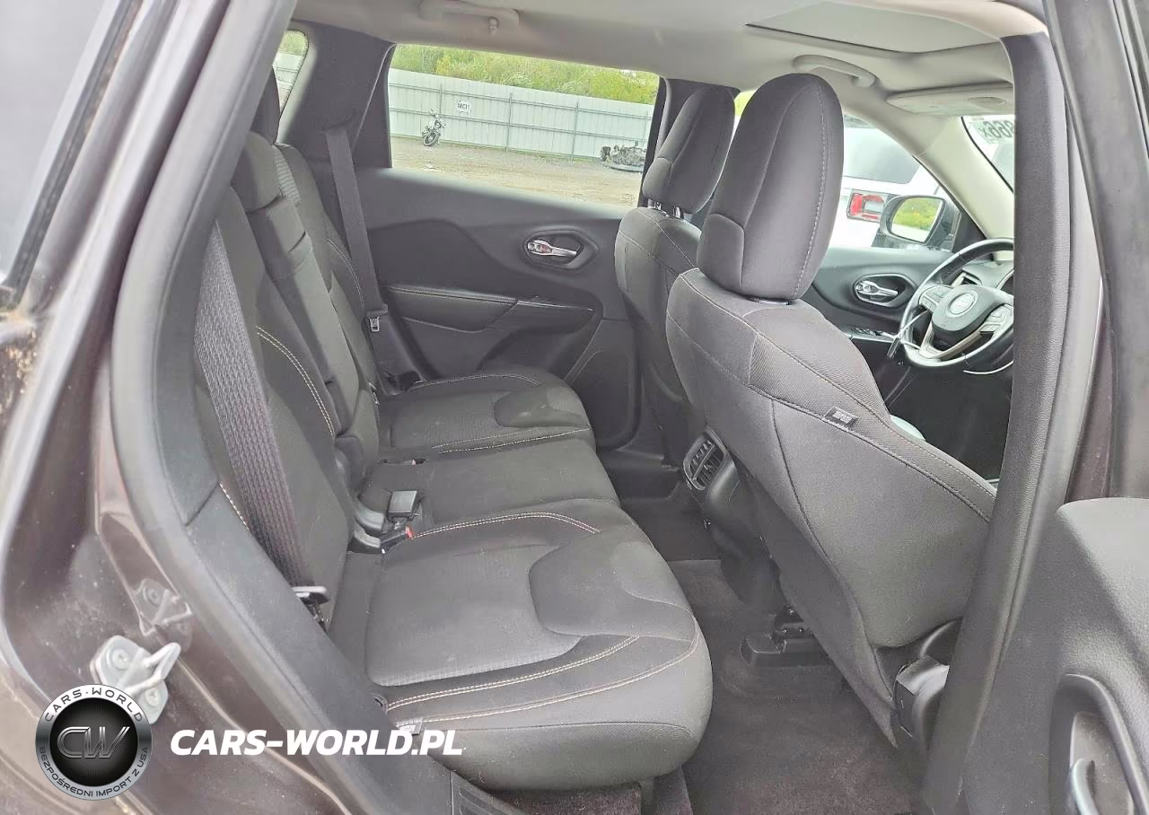 2016 Jeep Cherokee Latitude VIN:1C4PJMCS1GW198949 - 11
