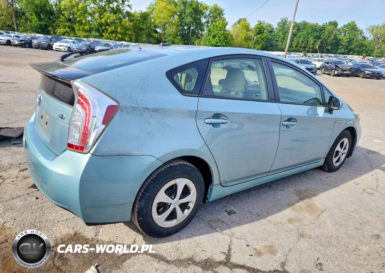 2015 Toyota Prius Three VIN:JTDKN3DU3F1906865 - 3