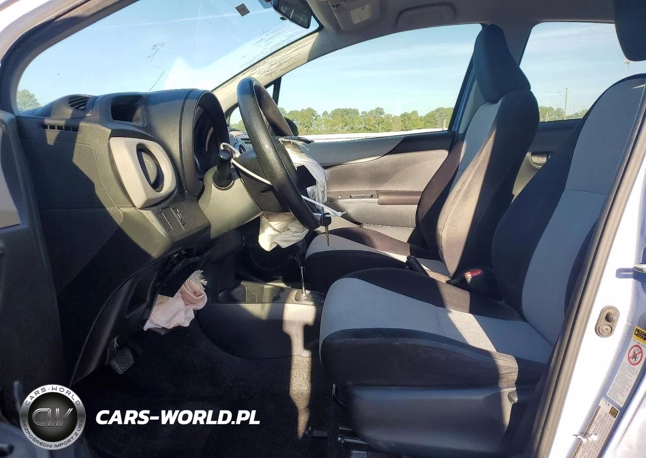 2013 Toyota Yaris 5-Door L VIN:JTDKTUD35DD548246 - 7