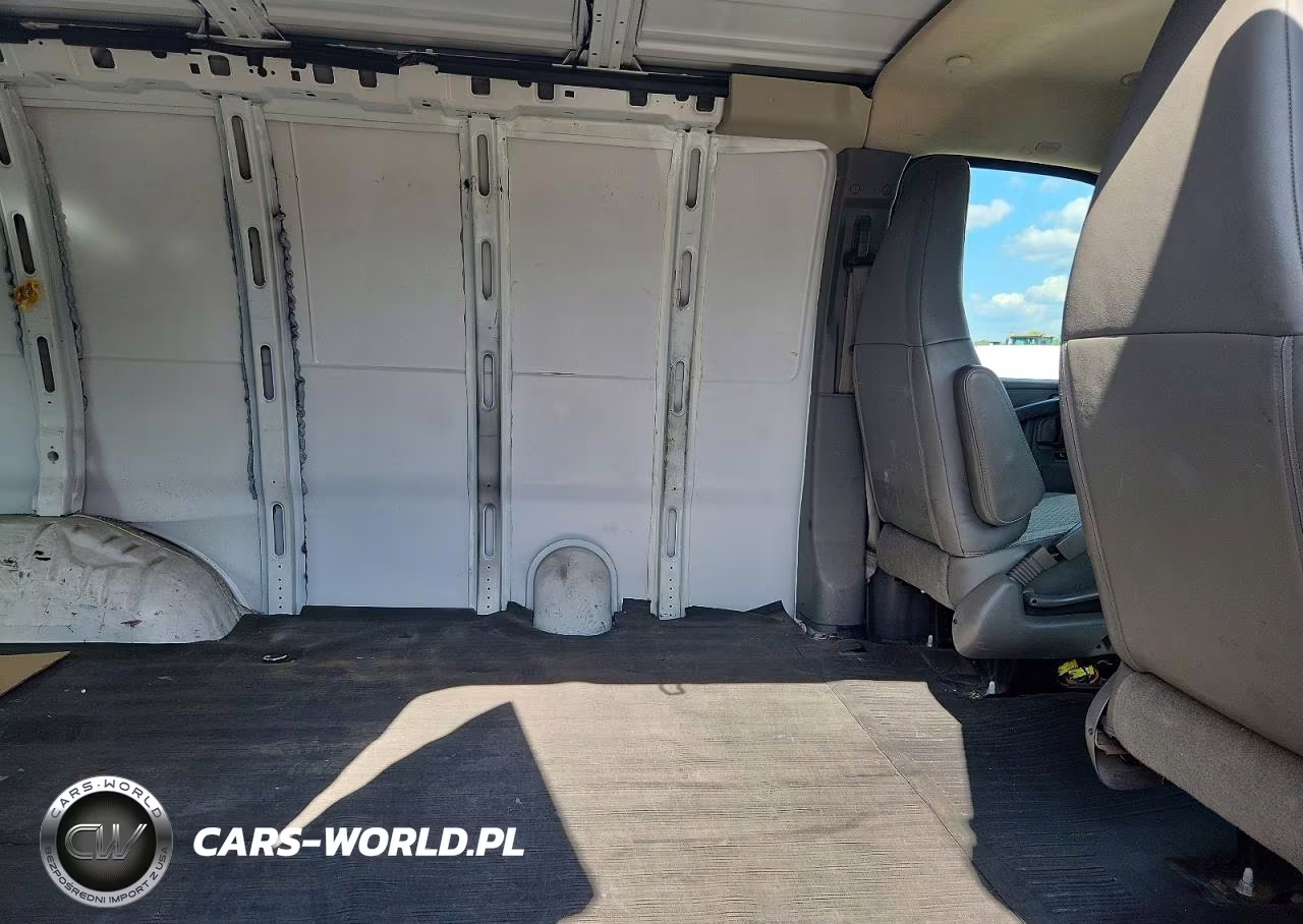 2019 Chevrolet Express G2500 VIN:1GCWGAFP3K1361090 - 10